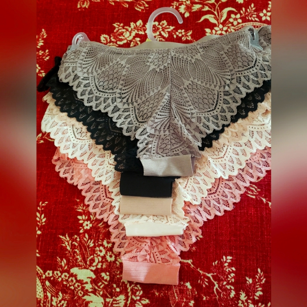 Adrienne Vittadini NWT. 5 pr.M panties